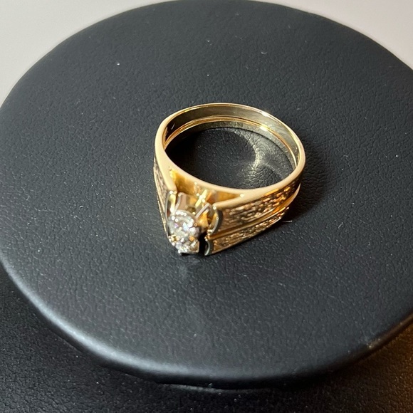 14K Gold engagement & wedding ring set. .20ct VS G. & 1.5mm cut Diamond - Picture 3 of 13